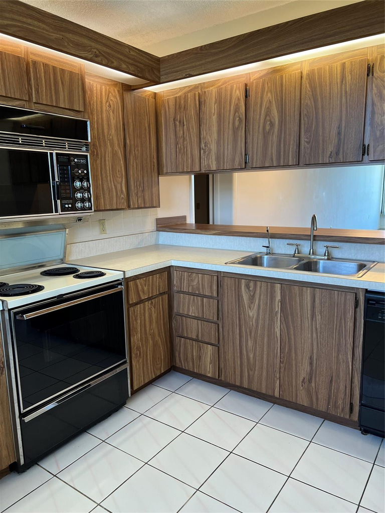 1526 Whitehall Drive - Photo 8