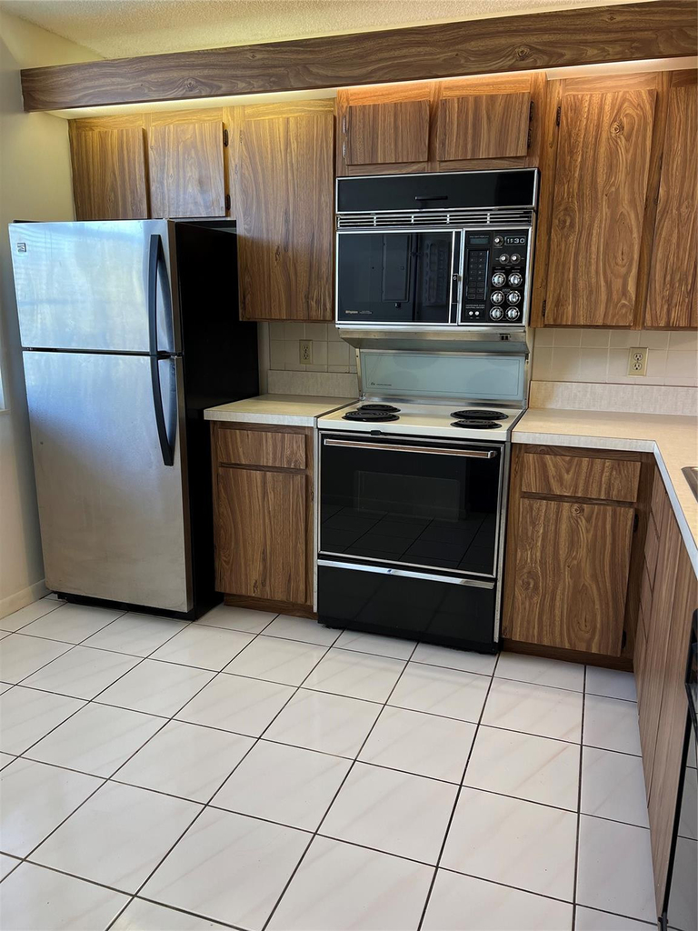 1526 Whitehall Drive - Photo 6