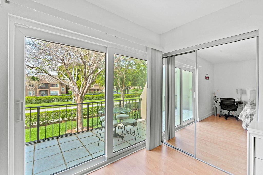 9050 Nw 28th Street - Photo 15