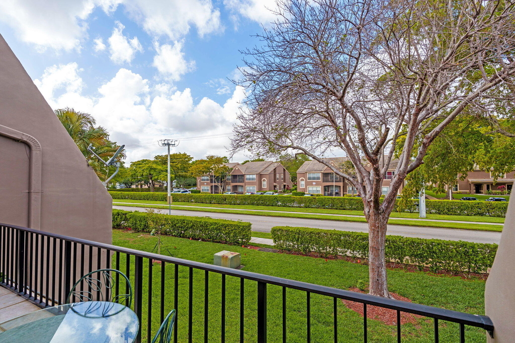 9050 Nw 28th Street - Photo 17
