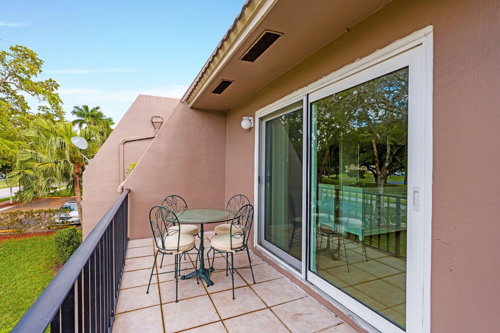 9050 Nw 28th Street - Photo 16
