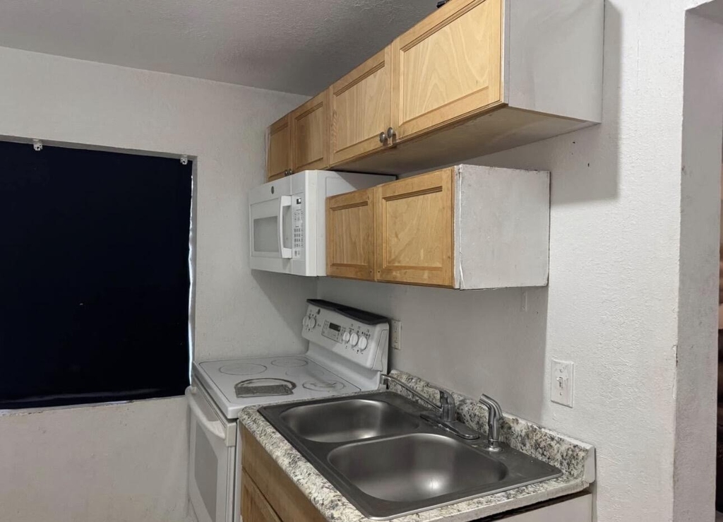 1022 17th Street - Photo 1