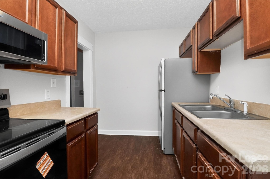 420 Plymouth Avenue - Photo 16