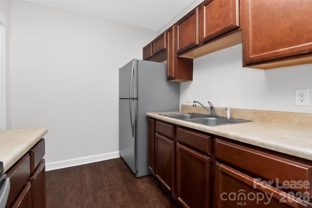 420 Plymouth Avenue - Photo 17