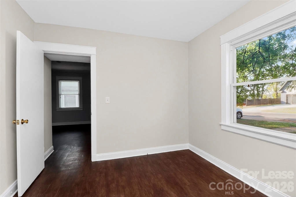 420 Plymouth Avenue - Photo 9