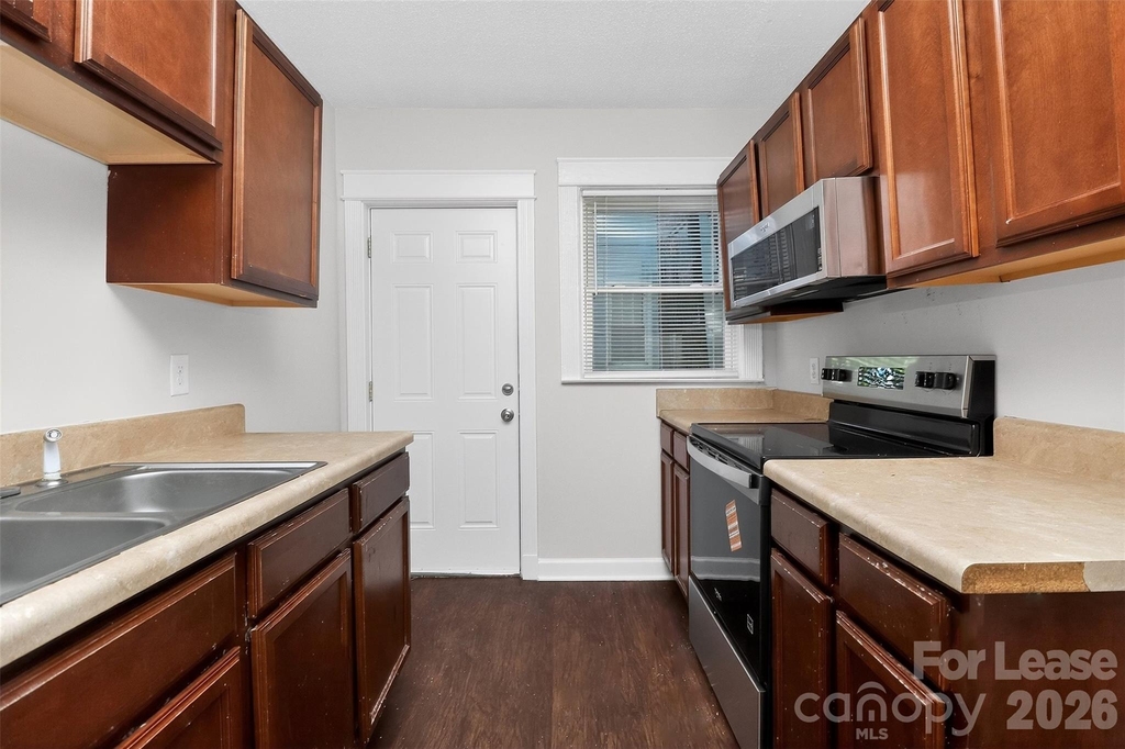 420 Plymouth Avenue - Photo 13