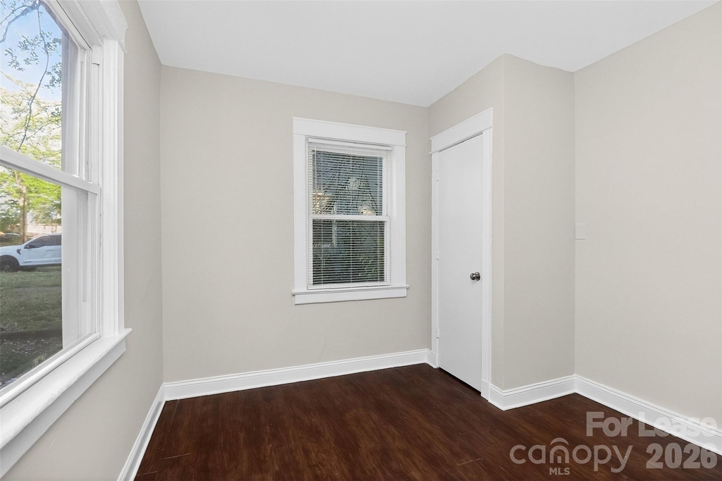 420 Plymouth Avenue - Photo 8