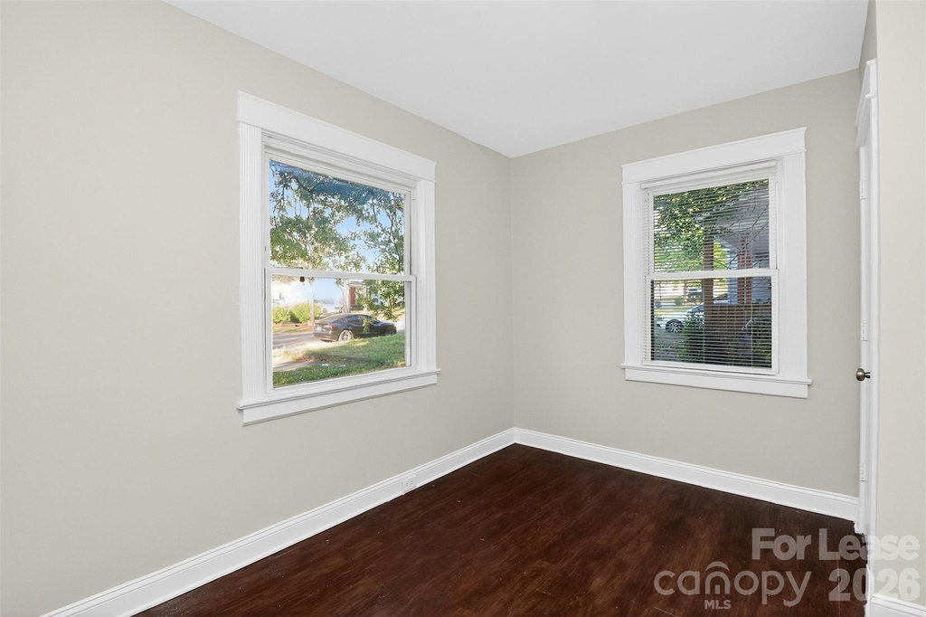 420 Plymouth Avenue - Photo 7