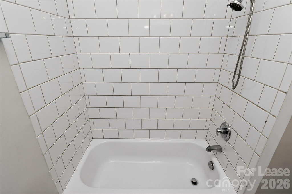 420 Plymouth Avenue - Photo 20