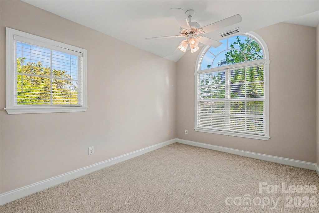 841 W 4th Street - Photo 9