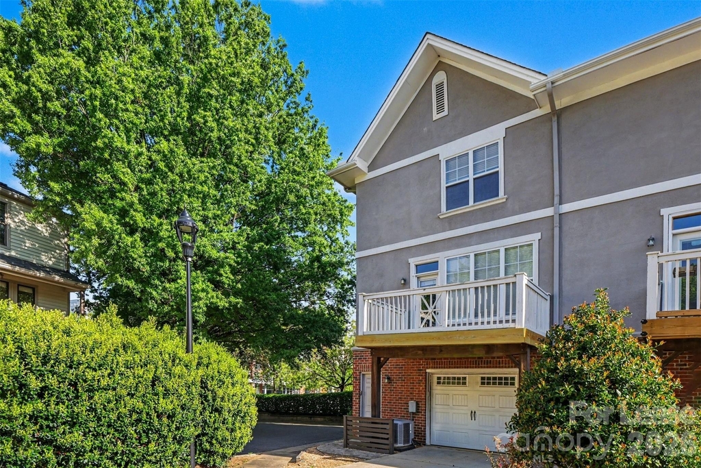 841 W 4th Street - Photo 14