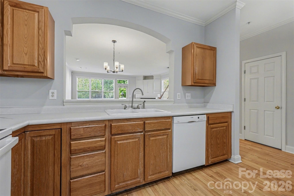 841 W 4th Street - Photo 4