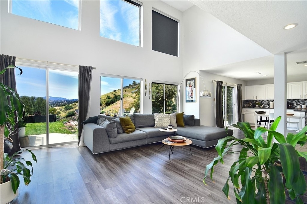 24574 Overland - Photo 6