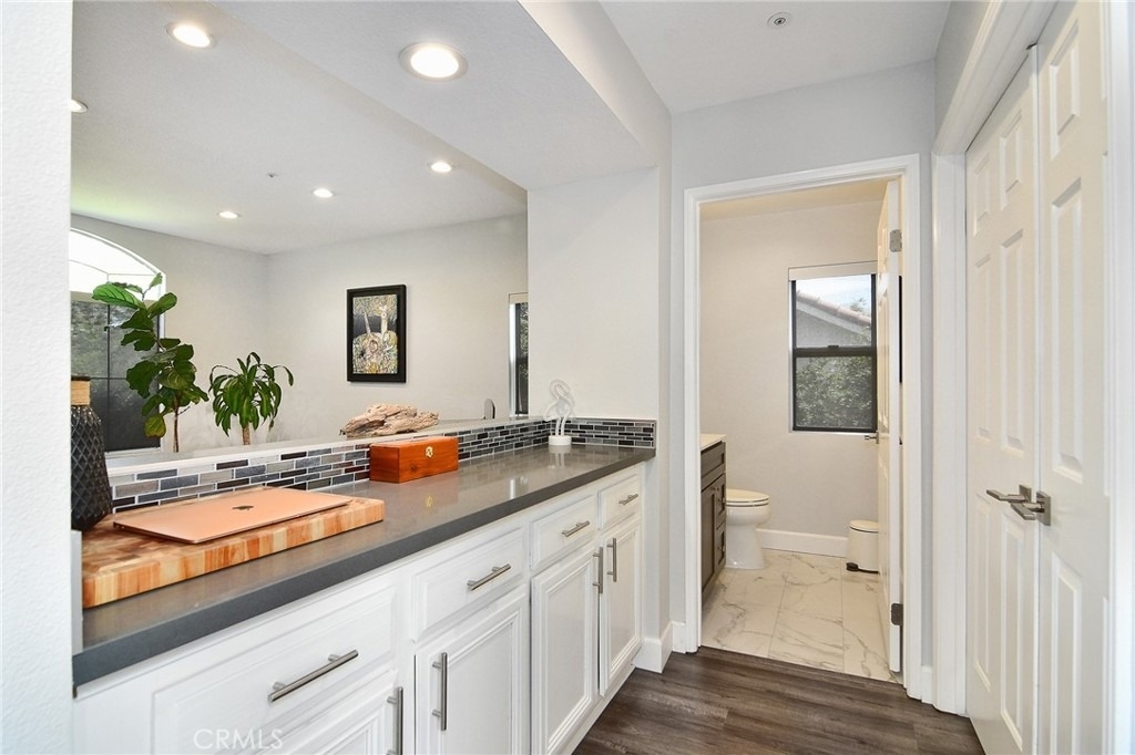 24574 Overland - Photo 13