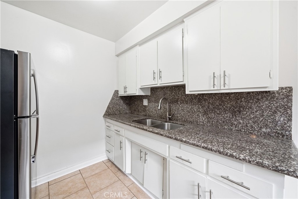 912 Gladys Ave. - Photo 2