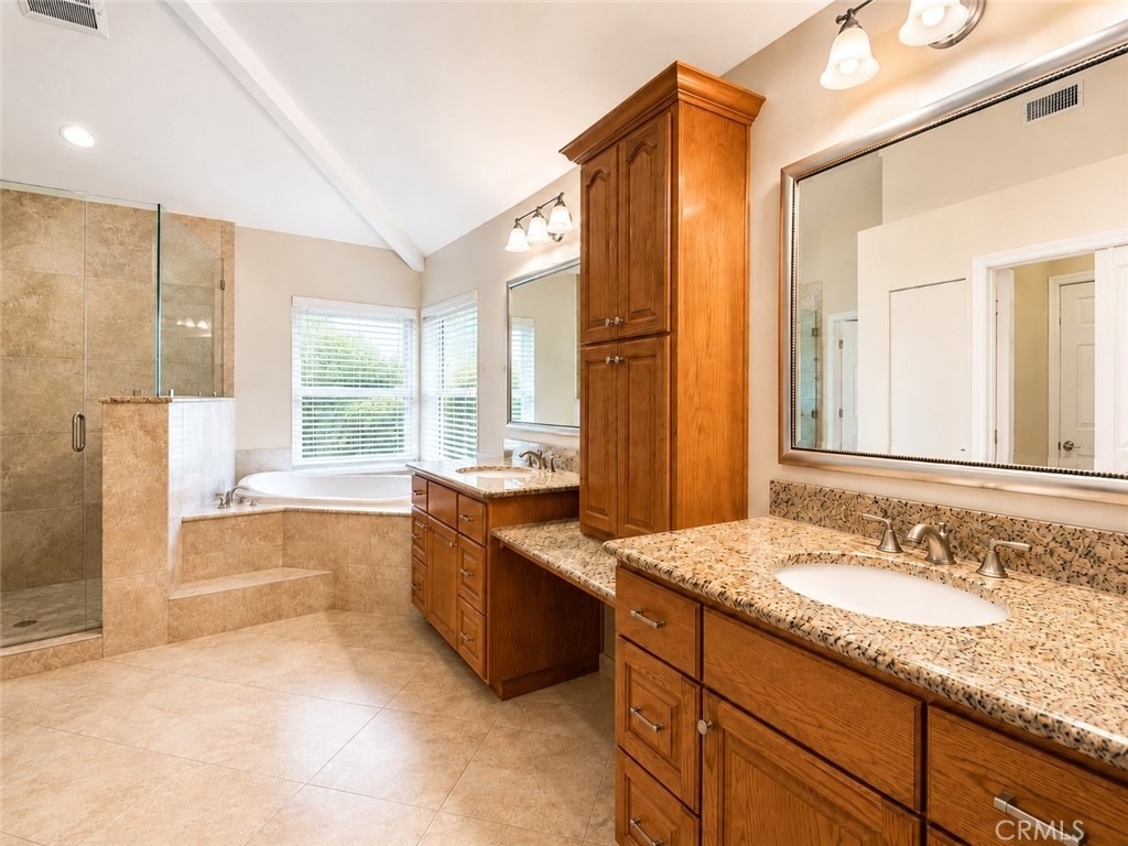 2811 N Roxbury - Photo 7