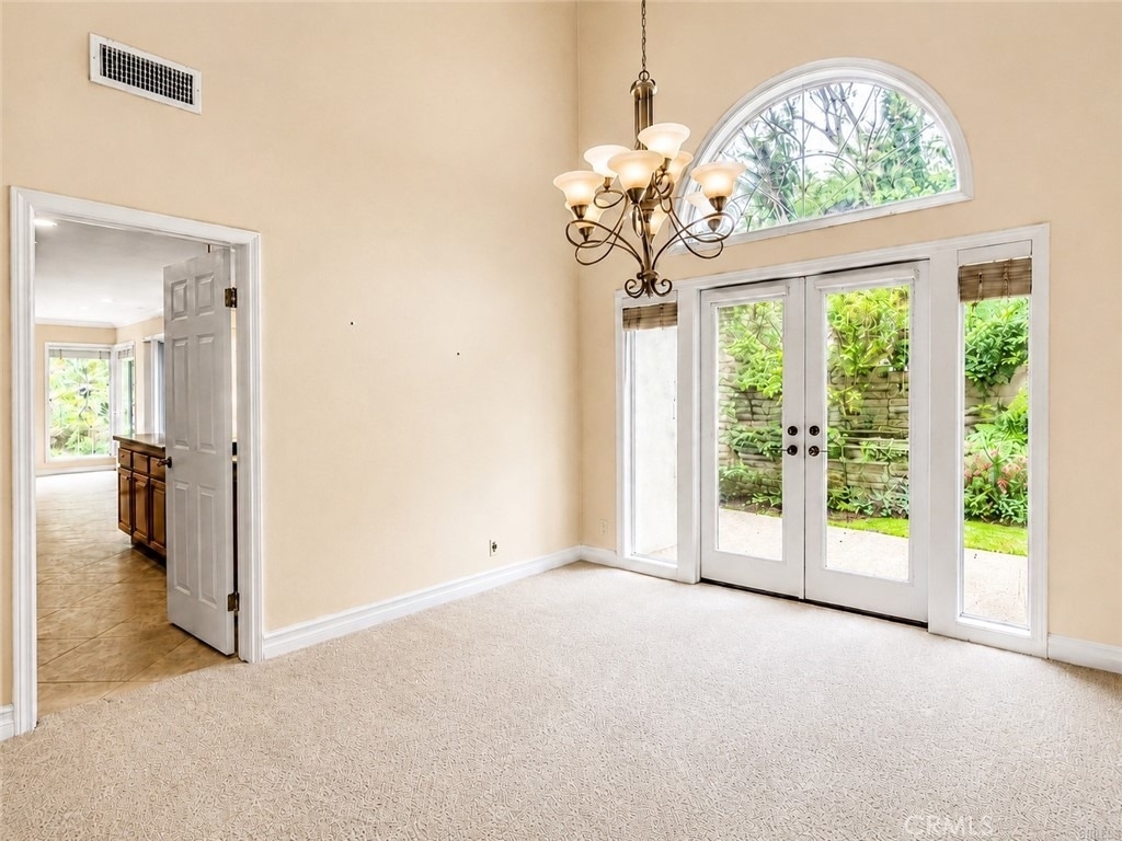 2811 N Roxbury - Photo 5