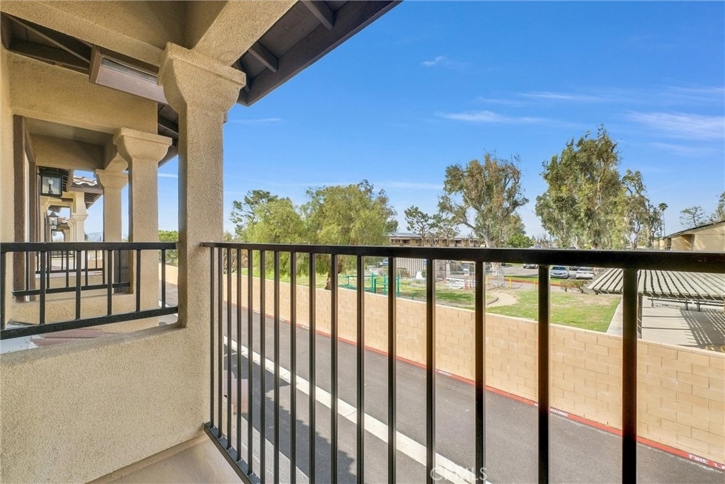 16385 Valencia Avenue - Photo 18