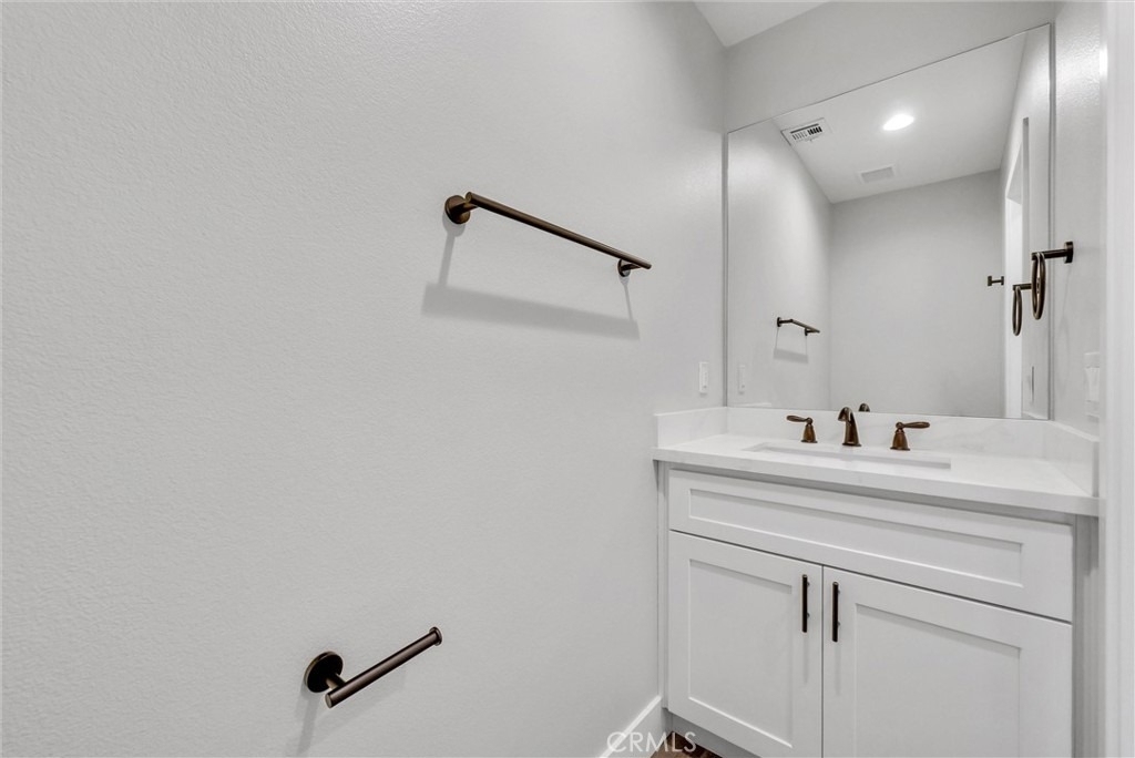 16385 Valencia Avenue - Photo 15