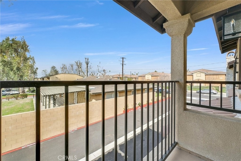 16385 Valencia Avenue - Photo 19