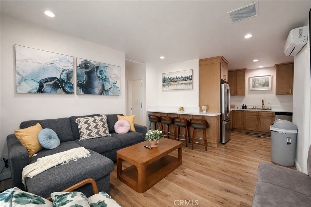 559 E Juanita Avenue - Photo 2