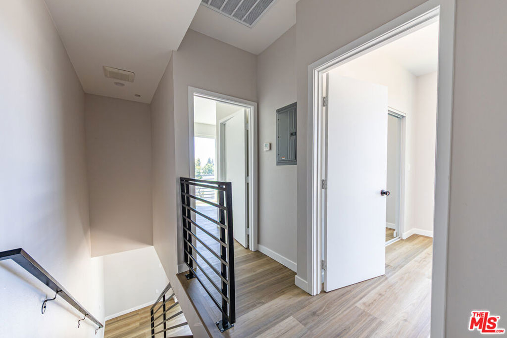 6700 Balboa Boulevard - Photo 24