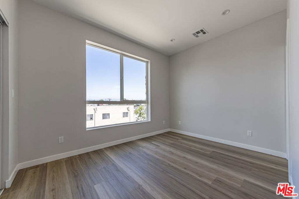 6700 Balboa Boulevard - Photo 25