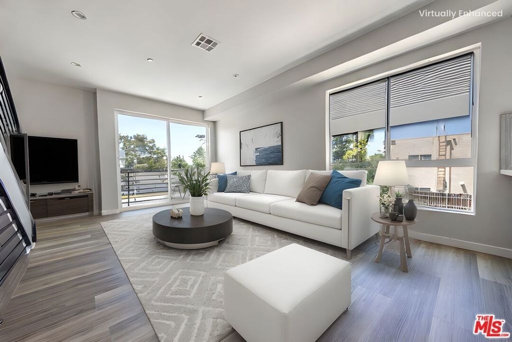 6700 Balboa Boulevard - Photo 3