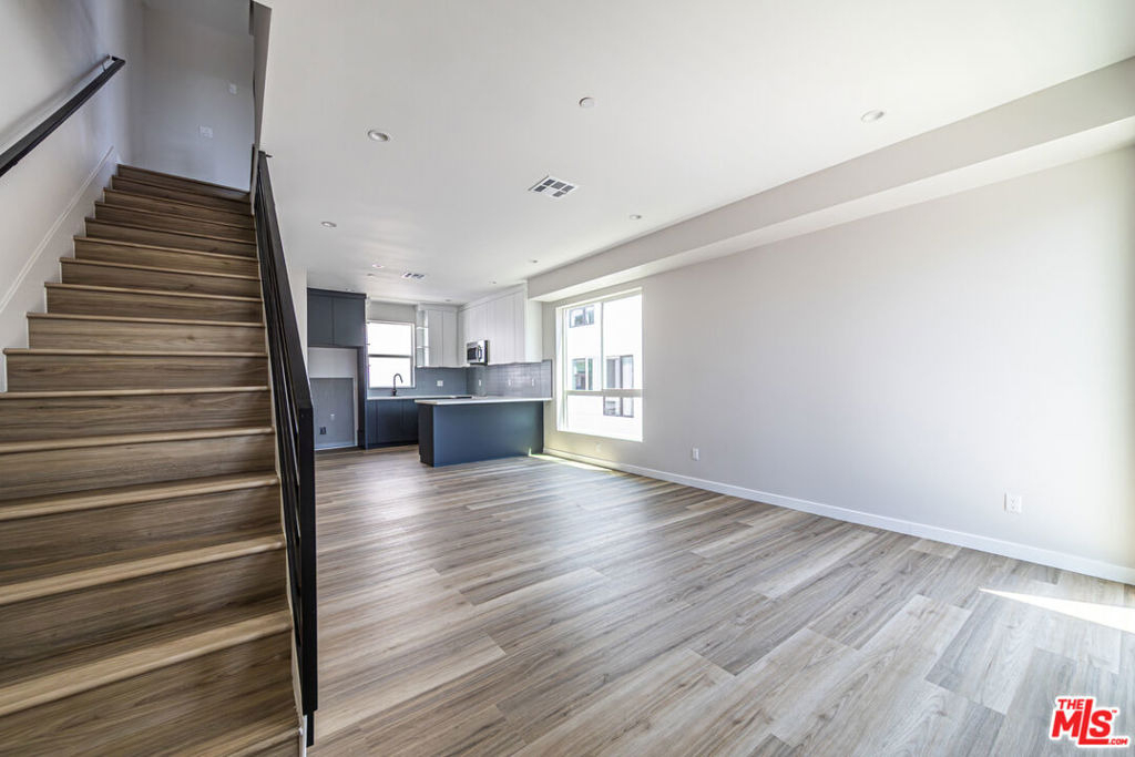 6700 Balboa Boulevard - Photo 5