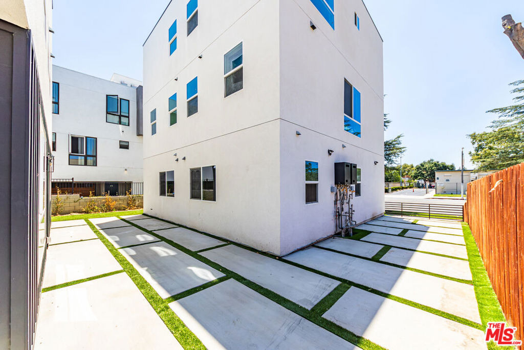 6700 Balboa Boulevard - Photo 29