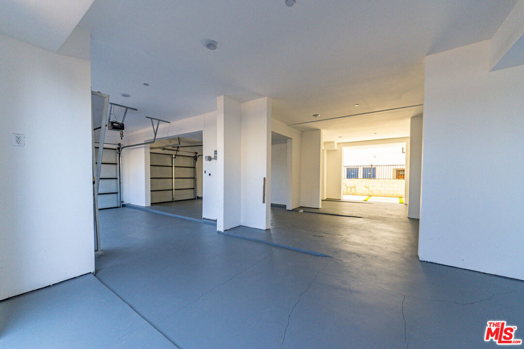 6700 Balboa Boulevard - Photo 26