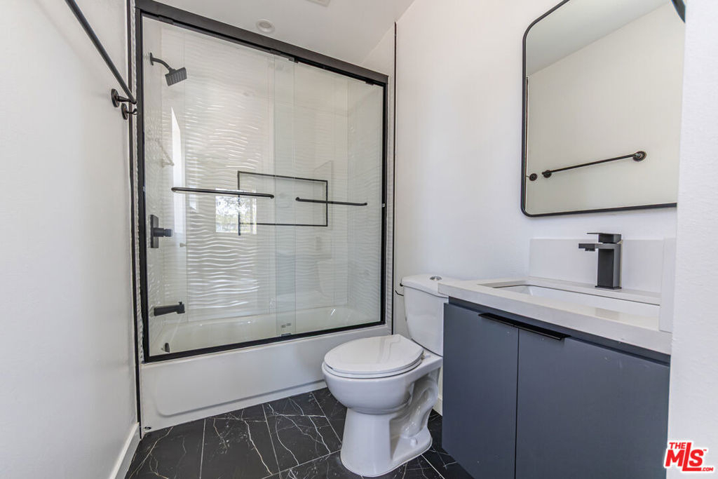 6700 Balboa Boulevard - Photo 18