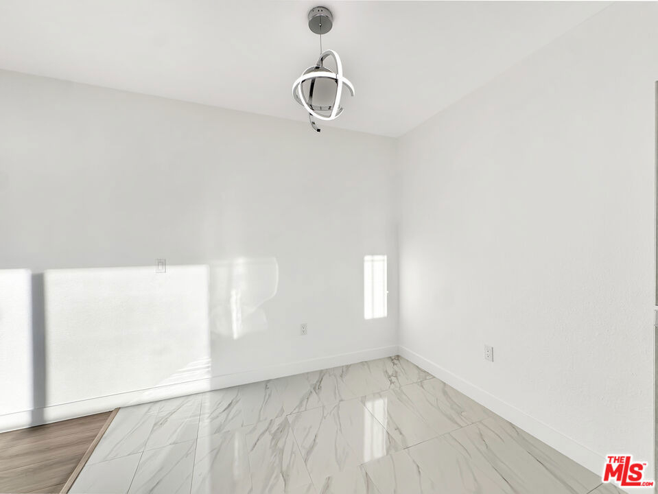 220 E Hyde Park - Photo 4