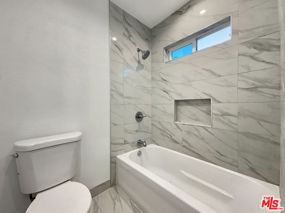 220 E Hyde Park - Photo 5