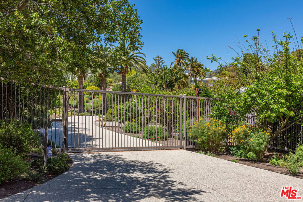28873 Boniface Drive - Photo 2