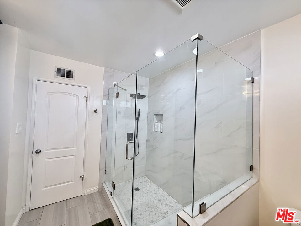 6605 S Sherbourne Drive - Photo 19