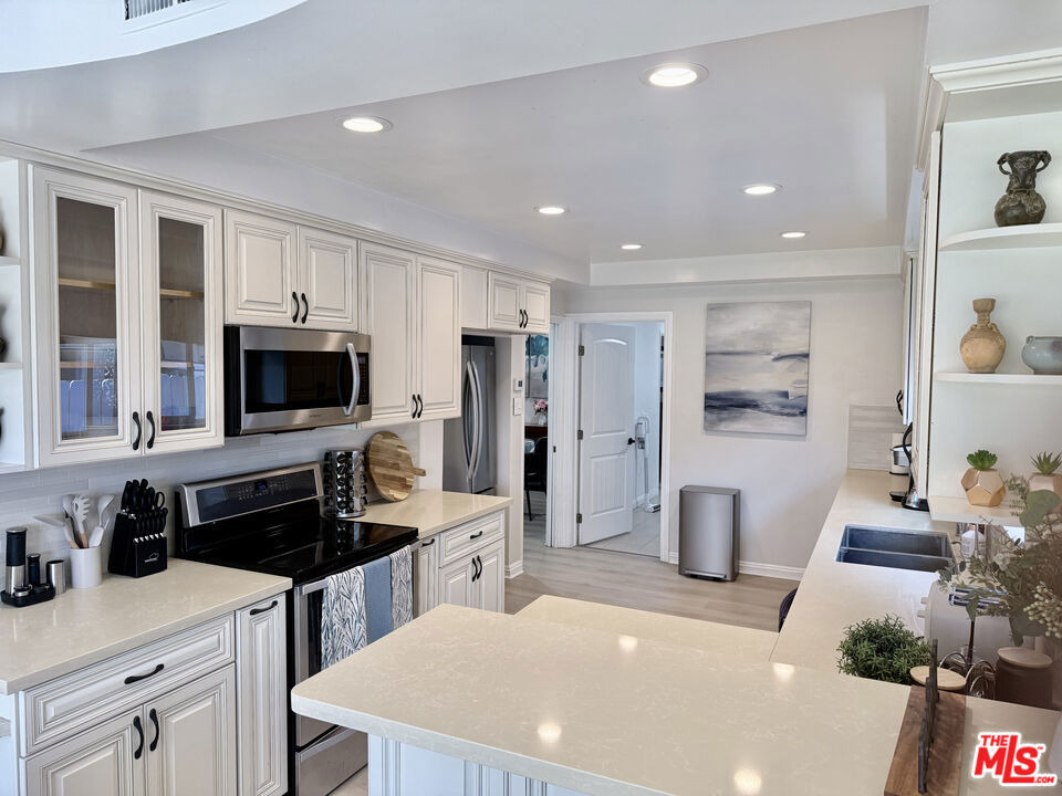 6605 S Sherbourne Drive - Photo 10