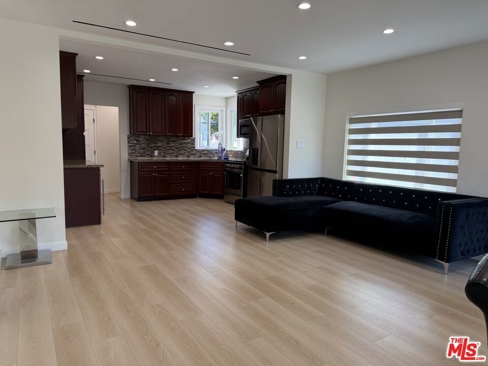 8561 Kyle Street - Photo 6