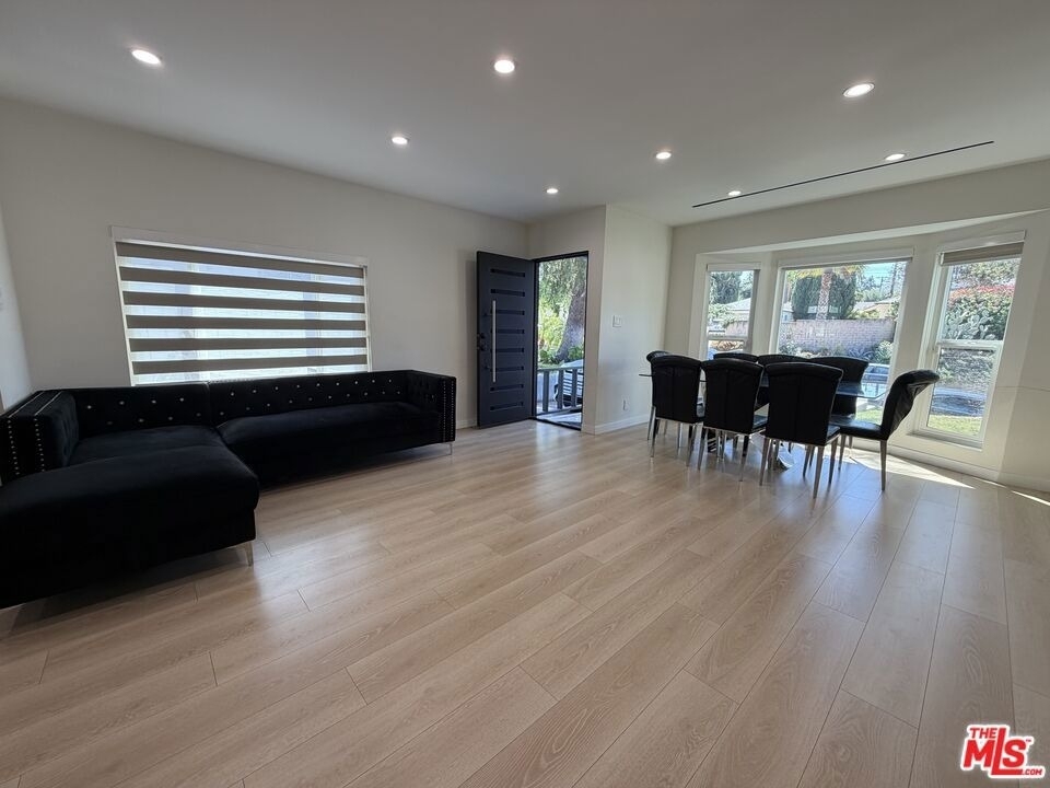 8561 Kyle Street - Photo 3