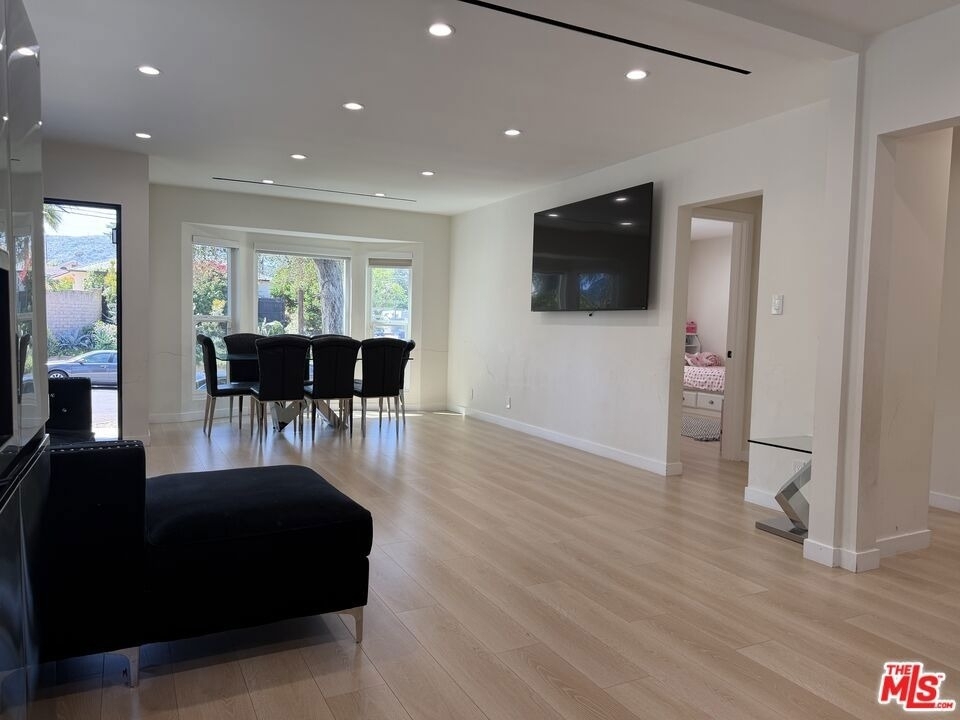 8561 Kyle Street - Photo 2