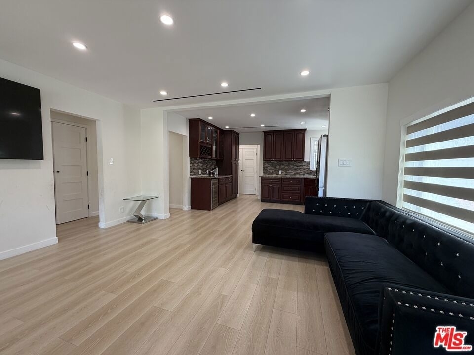 8561 Kyle Street - Photo 7