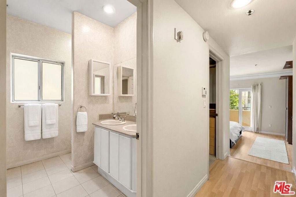 12011 Goshen Avenue - Photo 9
