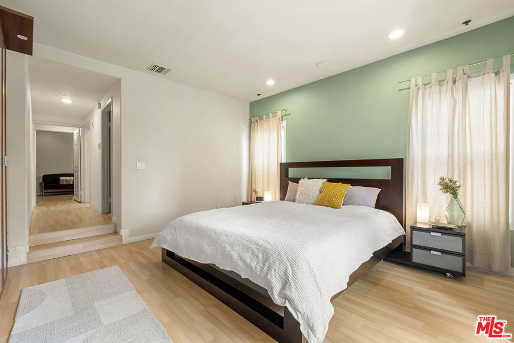 12011 Goshen Avenue - Photo 8