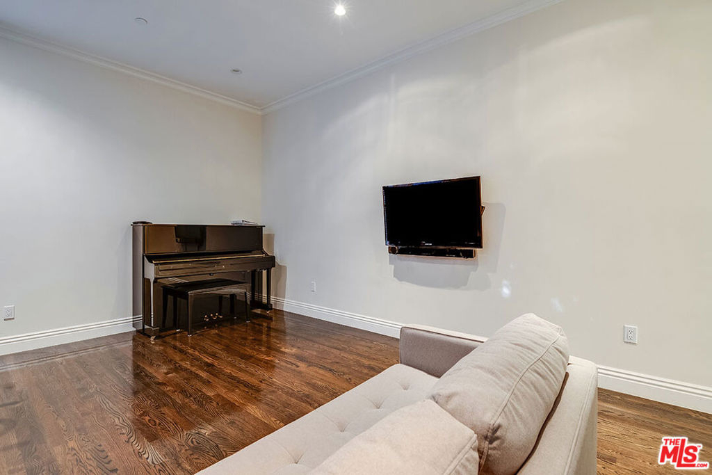10161 Valley Spring Lane - Photo 23