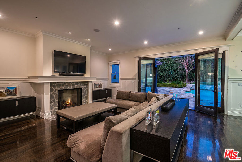 10161 Valley Spring Lane - Photo 10