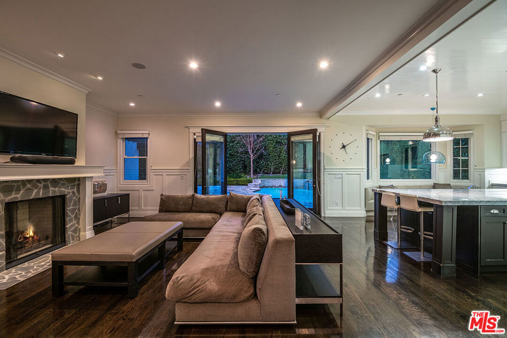 10161 Valley Spring Lane - Photo 11