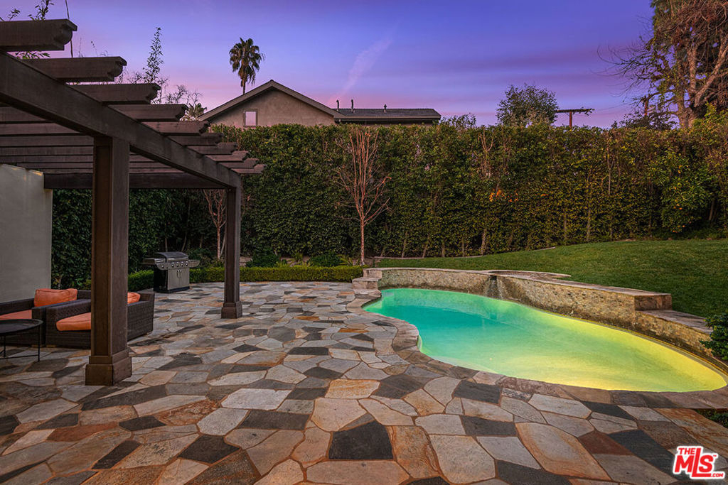 10161 Valley Spring Lane - Photo 18