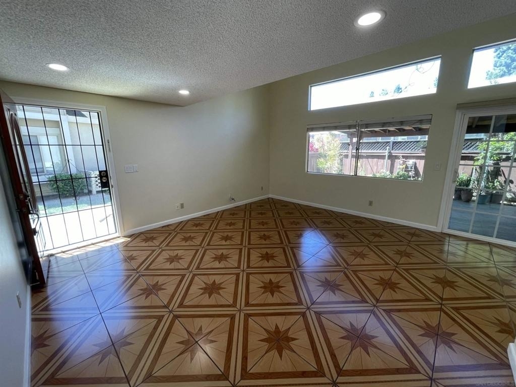 7055 Appian Dr - Photo 9