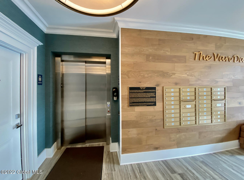 77 Van Dam Street - Photo 2