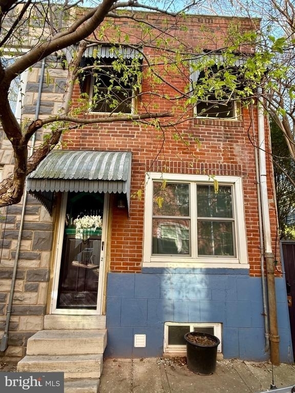 1215 S Marshall Street - Photo 0